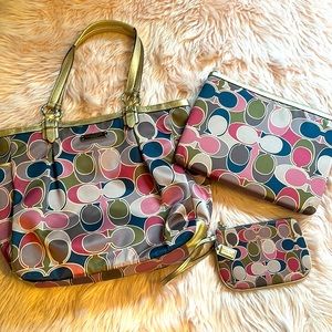 AUTHENTIC COACH SCARF PRINT TOTE #19819 WITH IPAD CASE & WRISTLET!